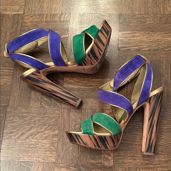 BCBG maxazria Suede sandals Women's size 6 - Picture 3 of 8